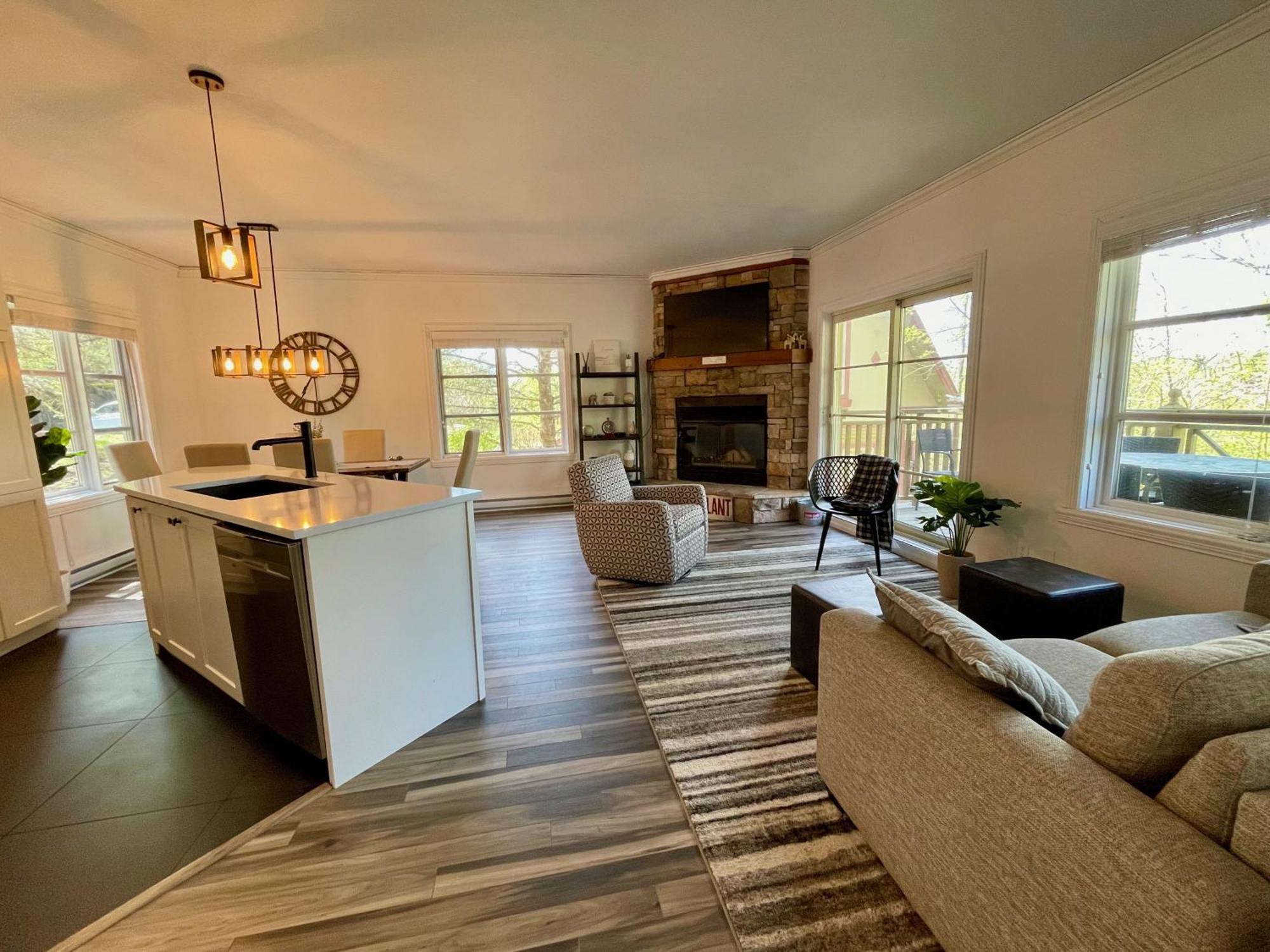 Le Plateau East By Tremblant Vacations Lägenhet Mont-Tremblant Exteriör bild