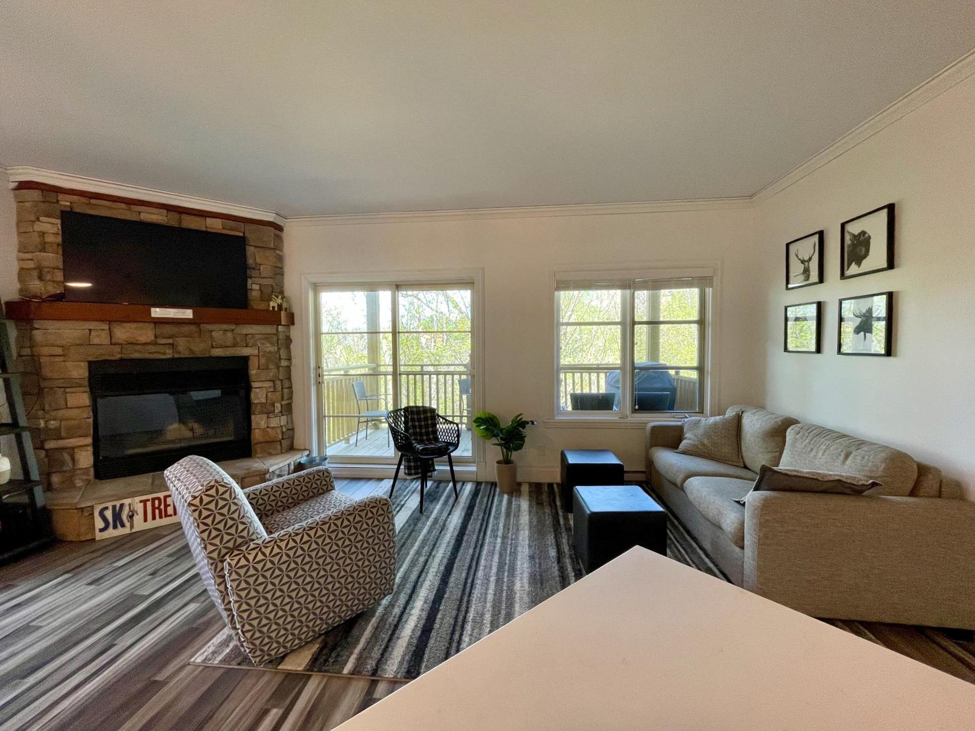 Le Plateau East By Tremblant Vacations Lägenhet Mont-Tremblant Exteriör bild